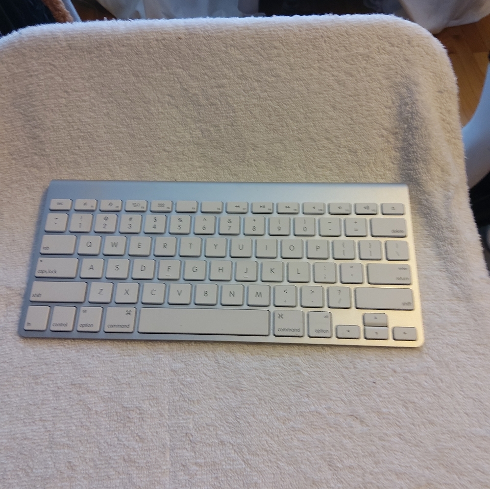 Apple Bluetooth Keyboard